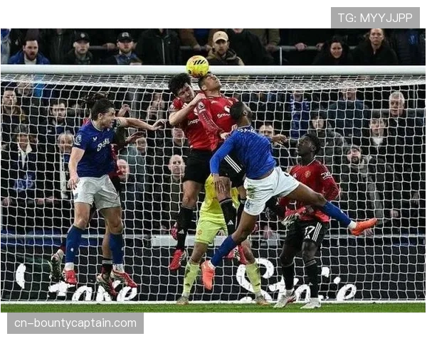 曼联客场1-0小胜切尔西，库尼亚第43分钟制胜球助红魔稳居欧冠区